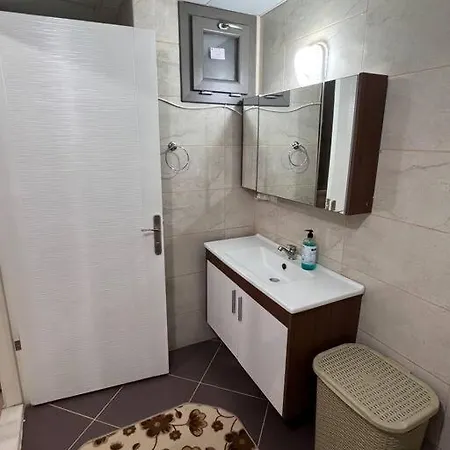 Apartment Cesme'de Denize Yakin, Bahceli Ev *